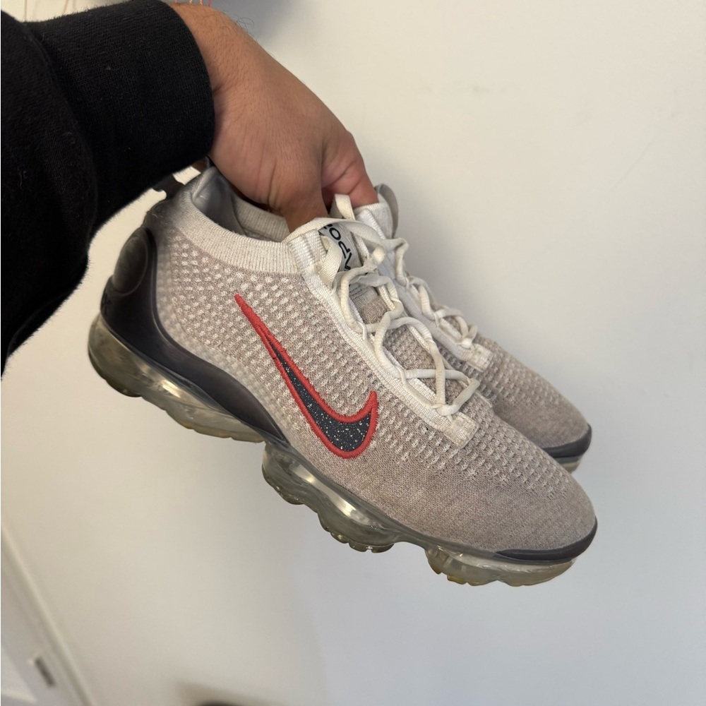 Nike Air Vapormax 2021 FK White Thunder Blue Red DC9454-100 Women size 7.5 Used